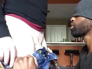 Neg&atilde;o boqueteiro arrancando leite hack casado