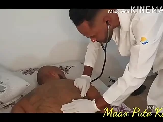 M&eacute;dico tarado fudeu o paciente e deu uma leitada como medica&ccedil;&atilde;o&period; Completo no Overheated